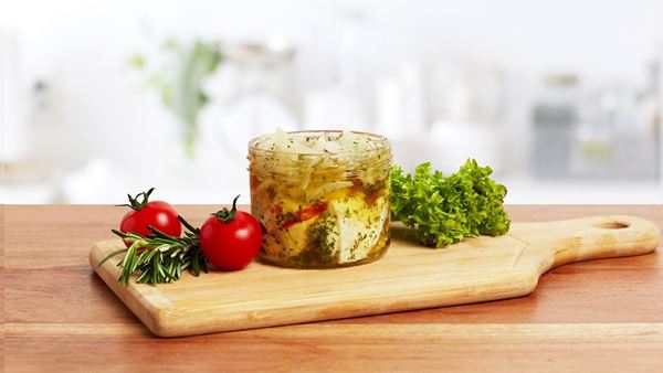 Obrázek z Nakládaný camembert kořeněný 660 g (3 ks, ve skle) - NOVINKA